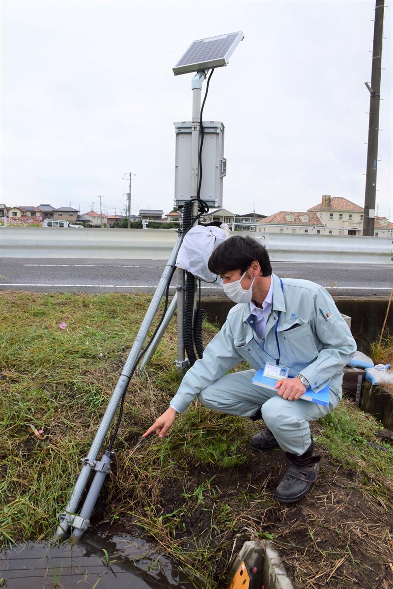 効果を検証するため水田に設置した水位計